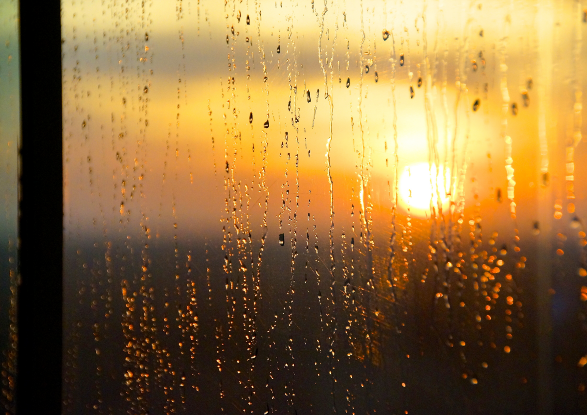 Sonne hinter verregneter Scheibe