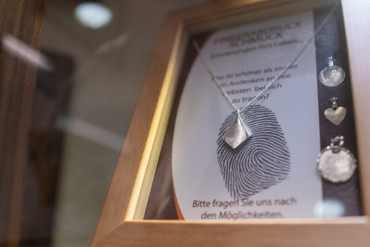 Erinnerungsschmuck bei Schäfer Bestattungen